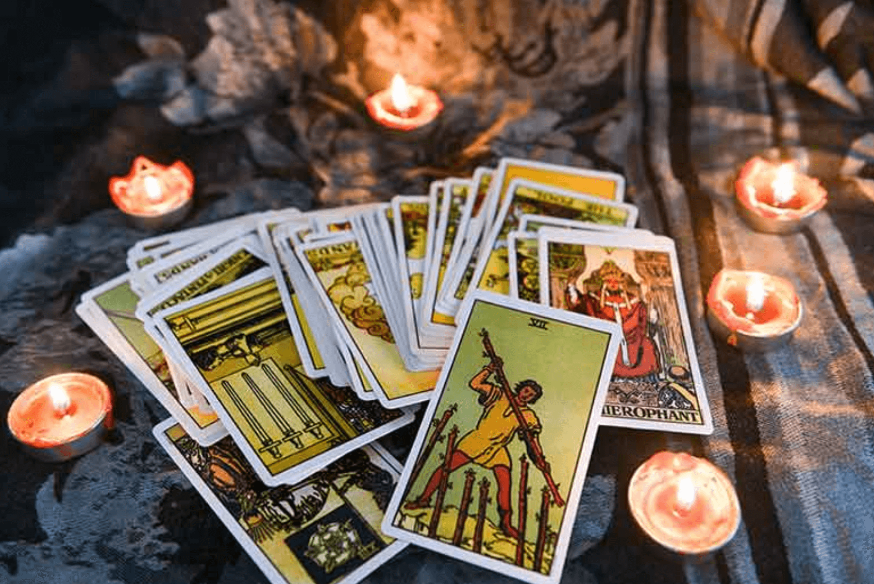 Bói bài Tarot online trên Mysticwhispers.top